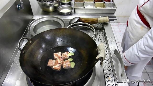大厨揭秘,红烧肉最好吃的家常做法,肥而不腻香四溢