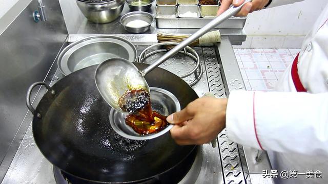 大厨揭秘,红烧肉最好吃的家常做法,肥而不腻香四溢